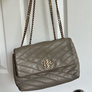 Tory Burch KIRA CHEVRON SMALL
CONVERTIBLE SHOULDER BAG